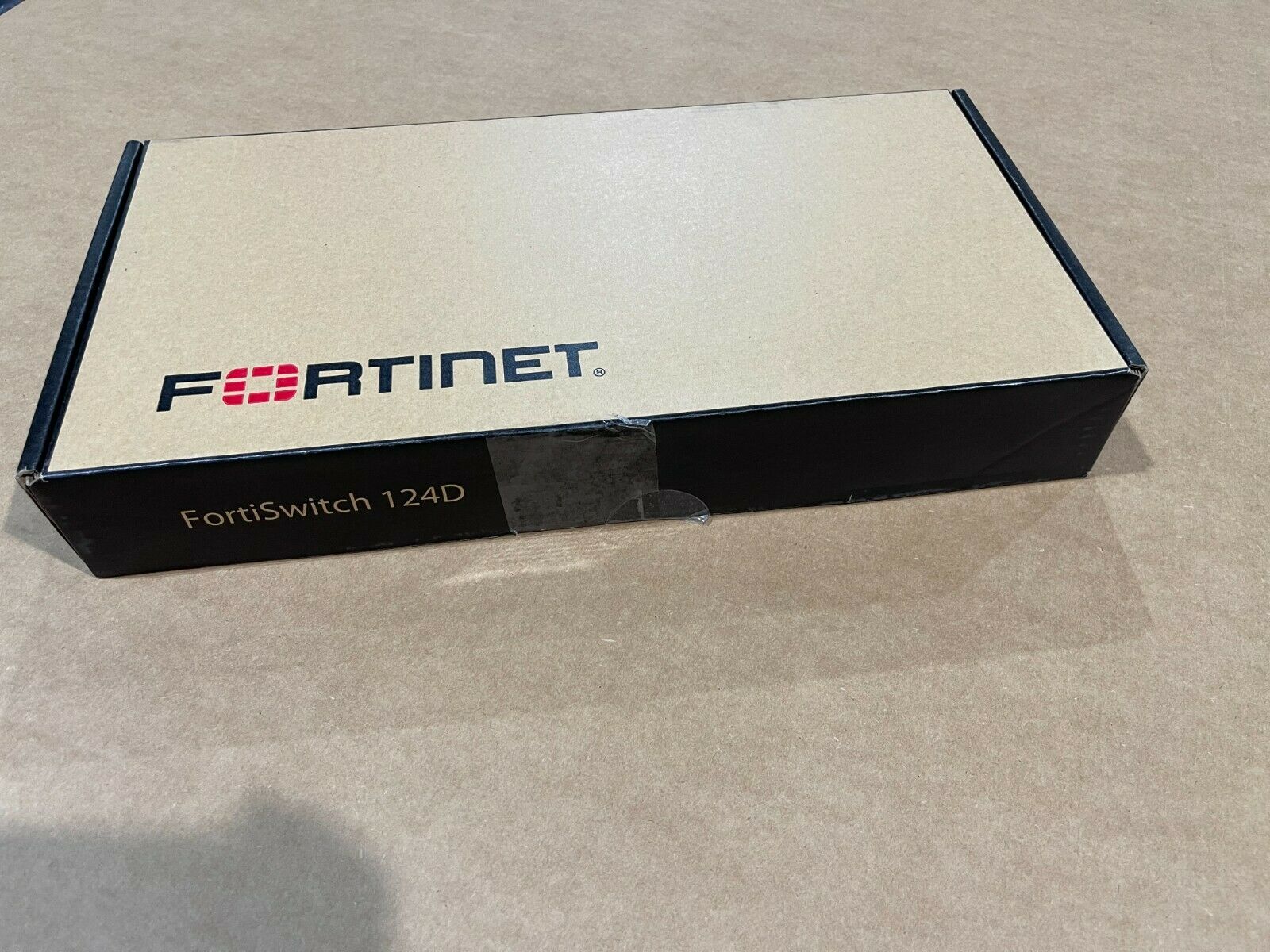 Комутатори FortiSwitch 124D